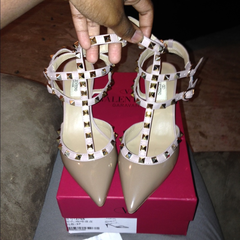 Valentino Patent Leather Rockstud T-Strap Nude Heels 37 / 7
